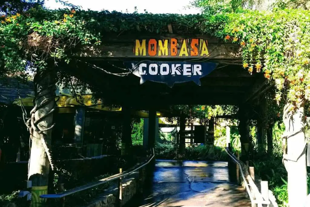 San Diego Safari Park's Mombasa Cooker restaurant entrance. BBQ, burgers, salads, kids meals, corn dog, craft beers.