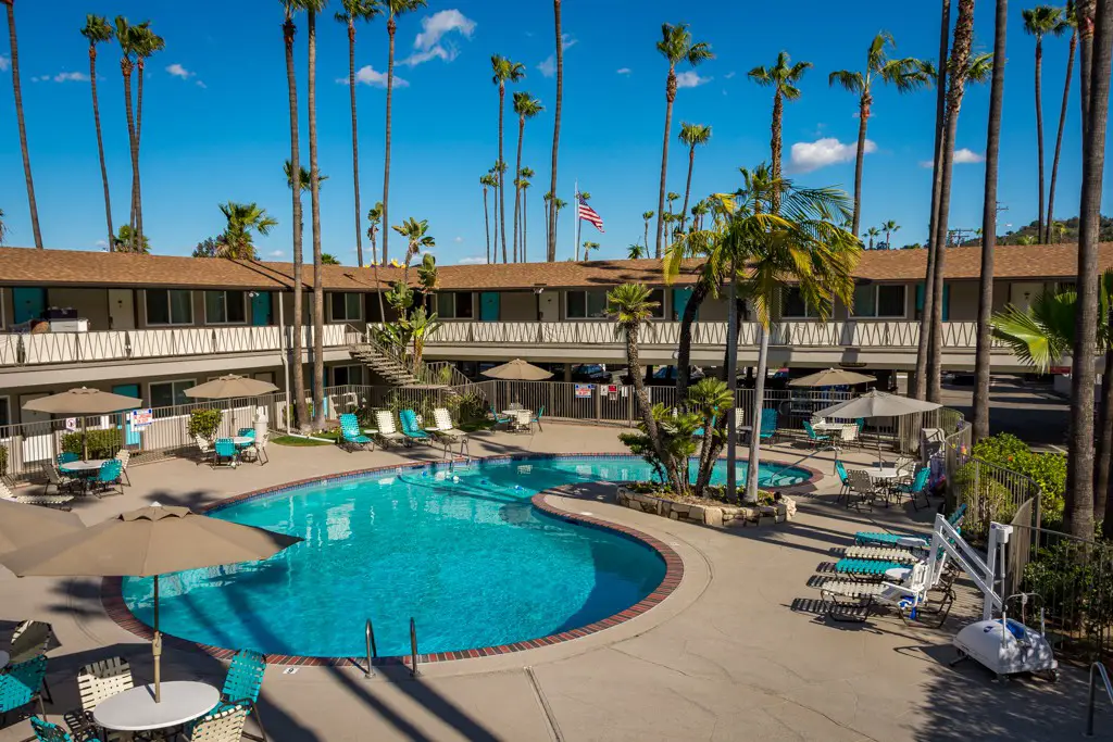 Kings Inn San Diego pool